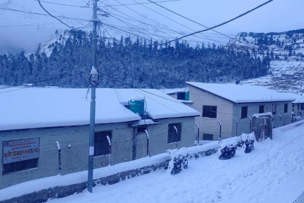 हिमपातले राजमार्ग र विद्युत् सेवा ठप्प : जनजीवन अस्तव्यस्त